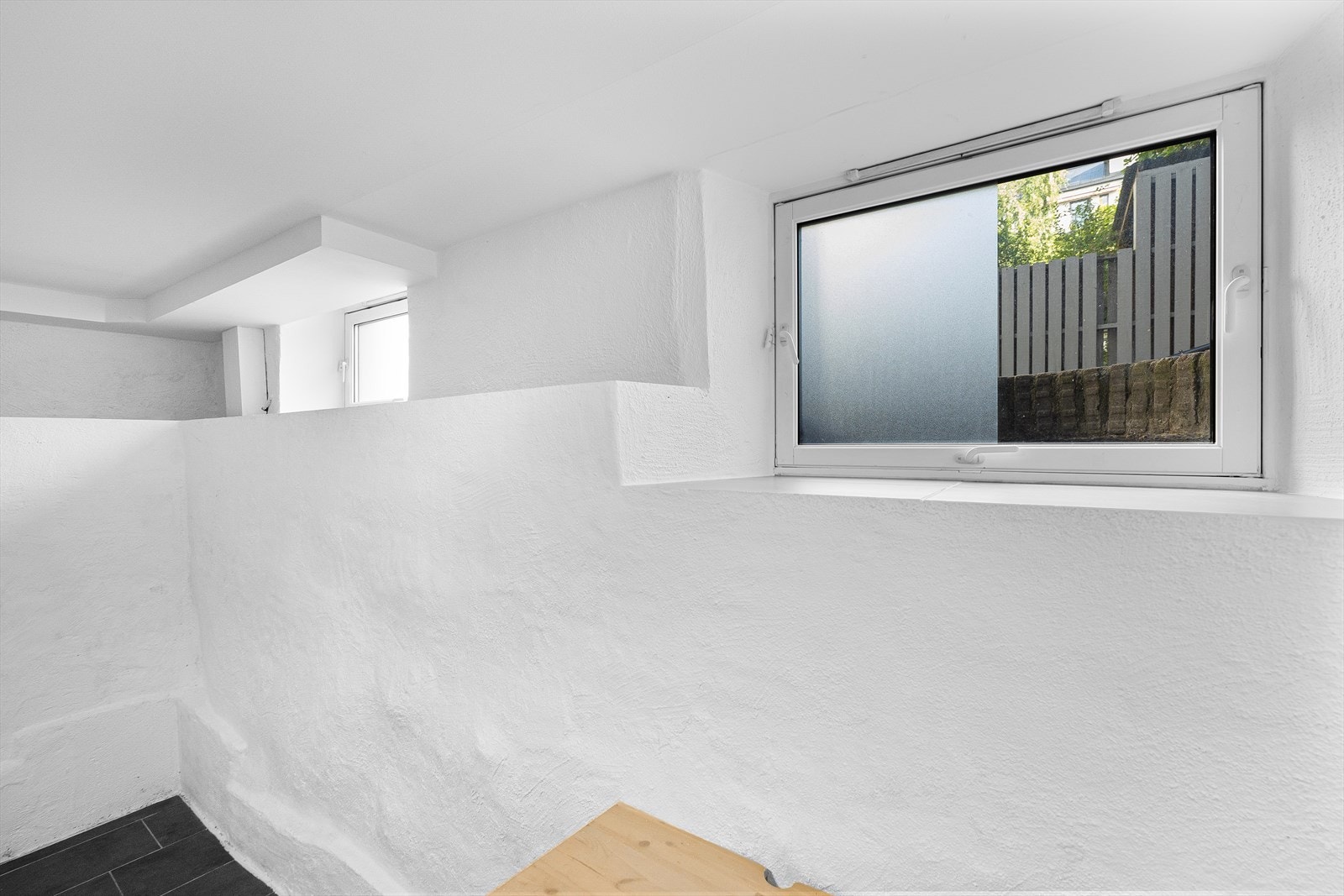 Nyere vinduer fra 2008 og vannbåren gulvvarme i entré, stue og kjøkken Galleribilde