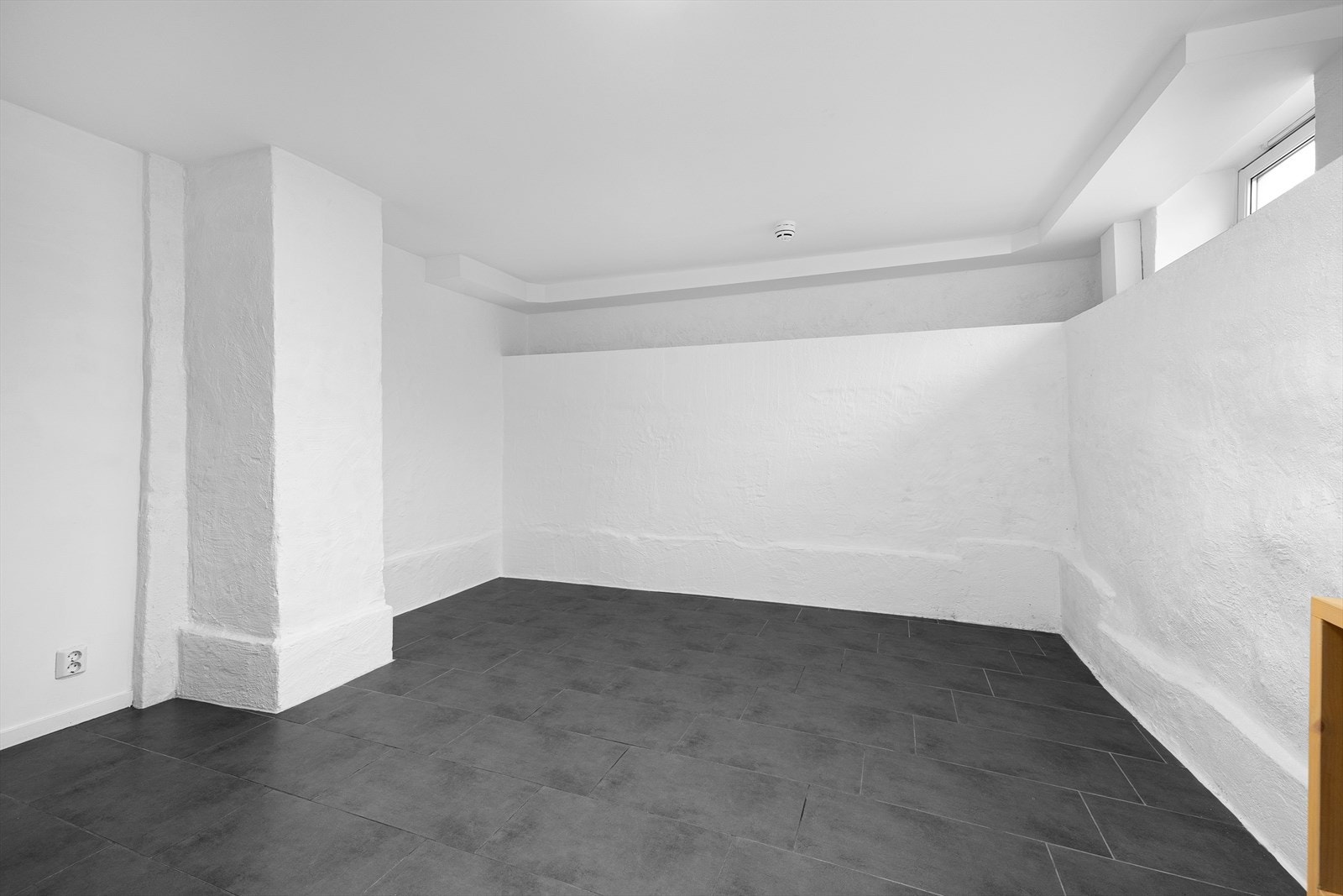 Her er det muligheter for å dele opp stuen i soner dersom man ønsker å innrede med seng i tillegg til sittegruppe, TV og øvrig møblement Galleribilde