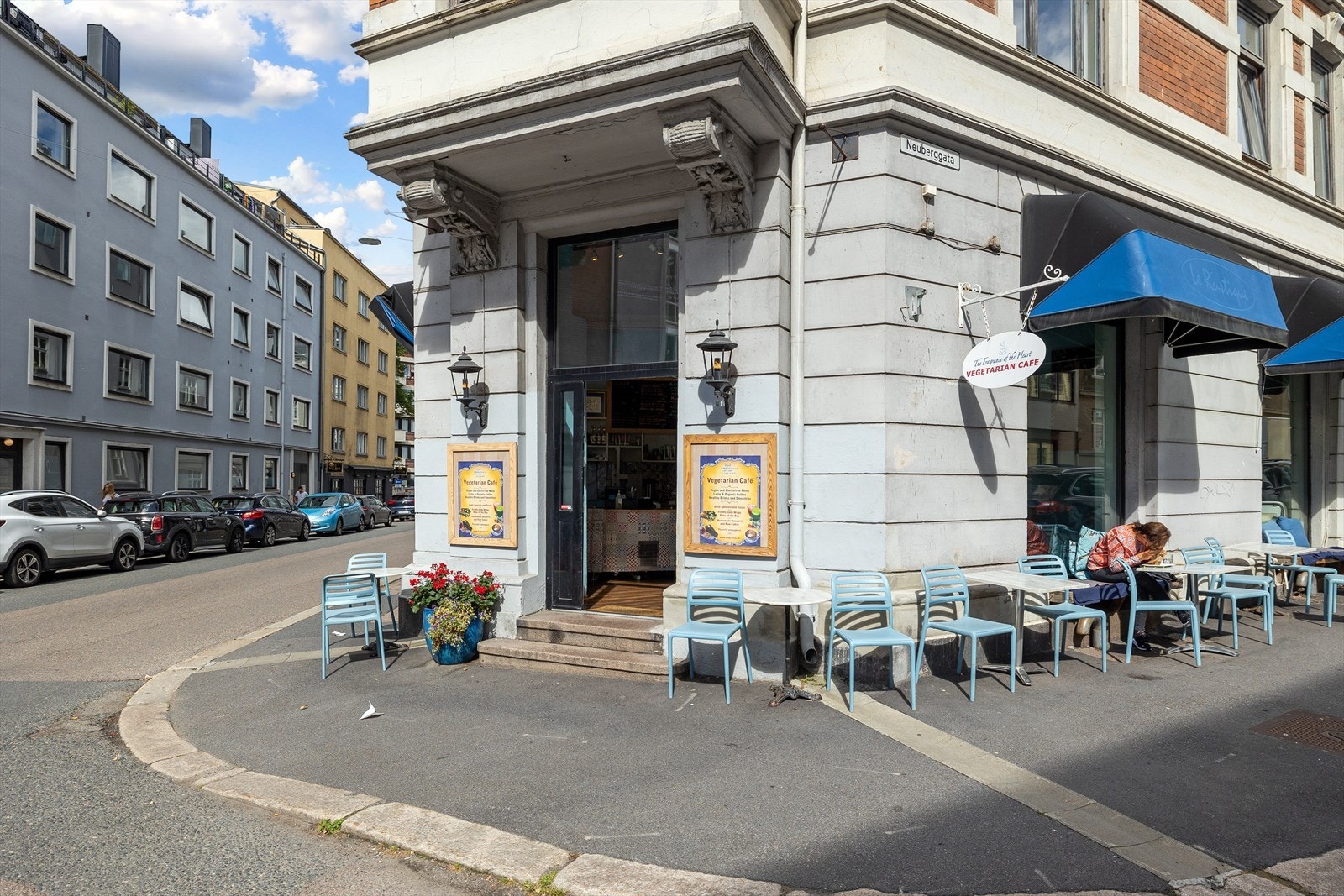 Leiligheten er omringet av et rikt utvalg av kafeer og restauranter Galleribilde