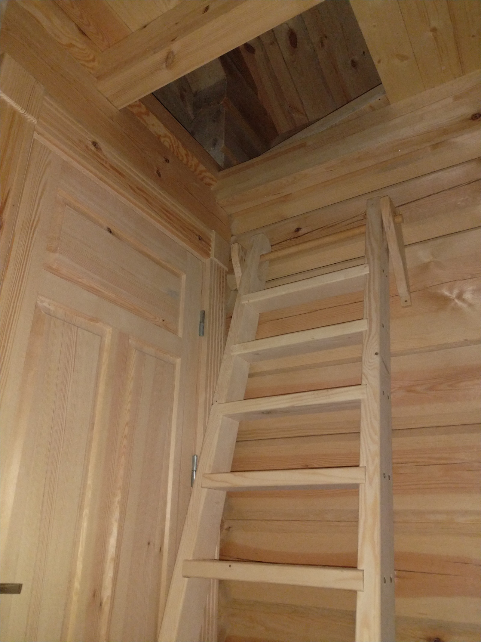 Oppgang til hems Galleribilde