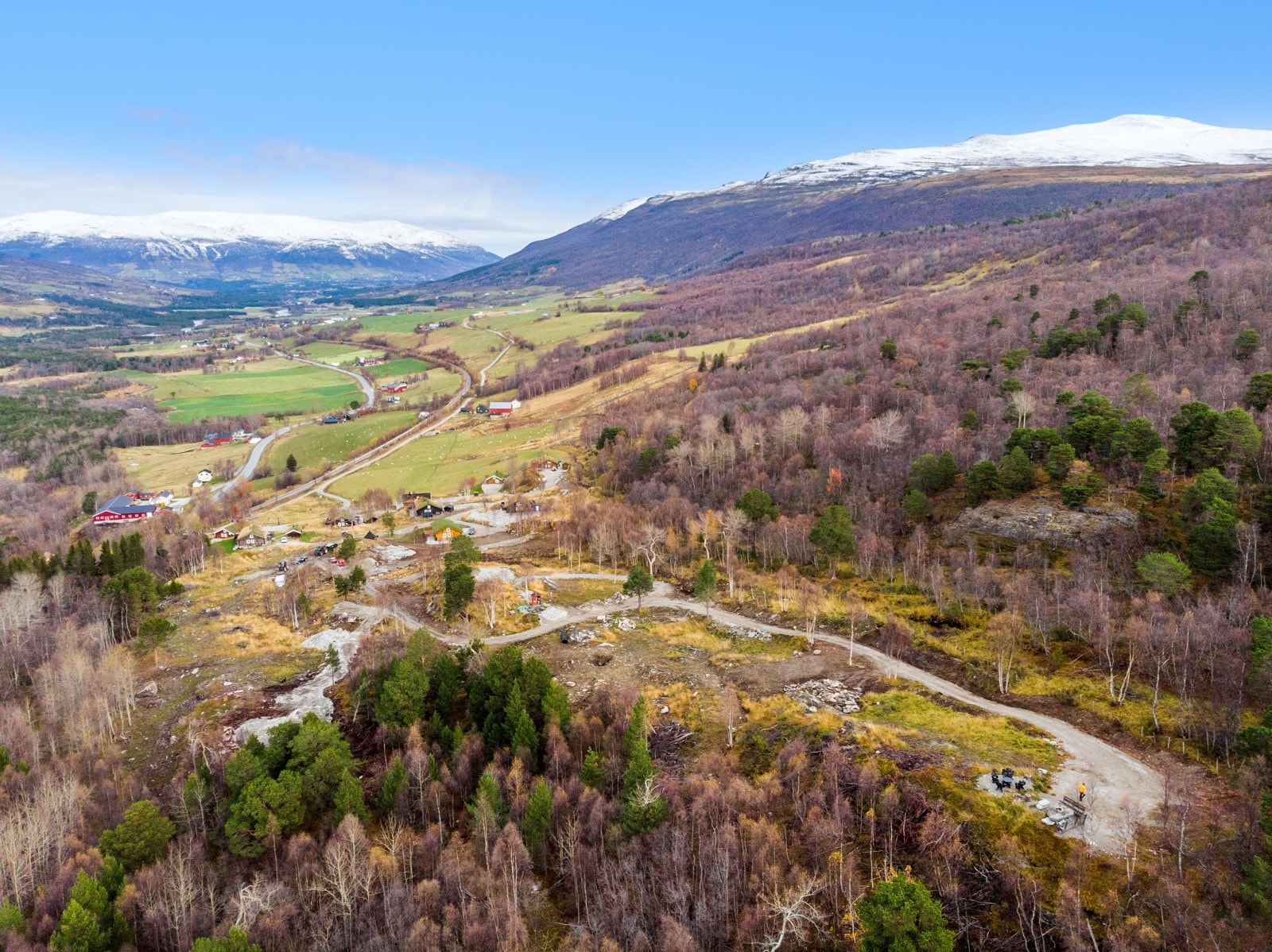 Fantastisk utsikt mot Oppdal sentrum og skiheisene i Vangslia. Galleribilde