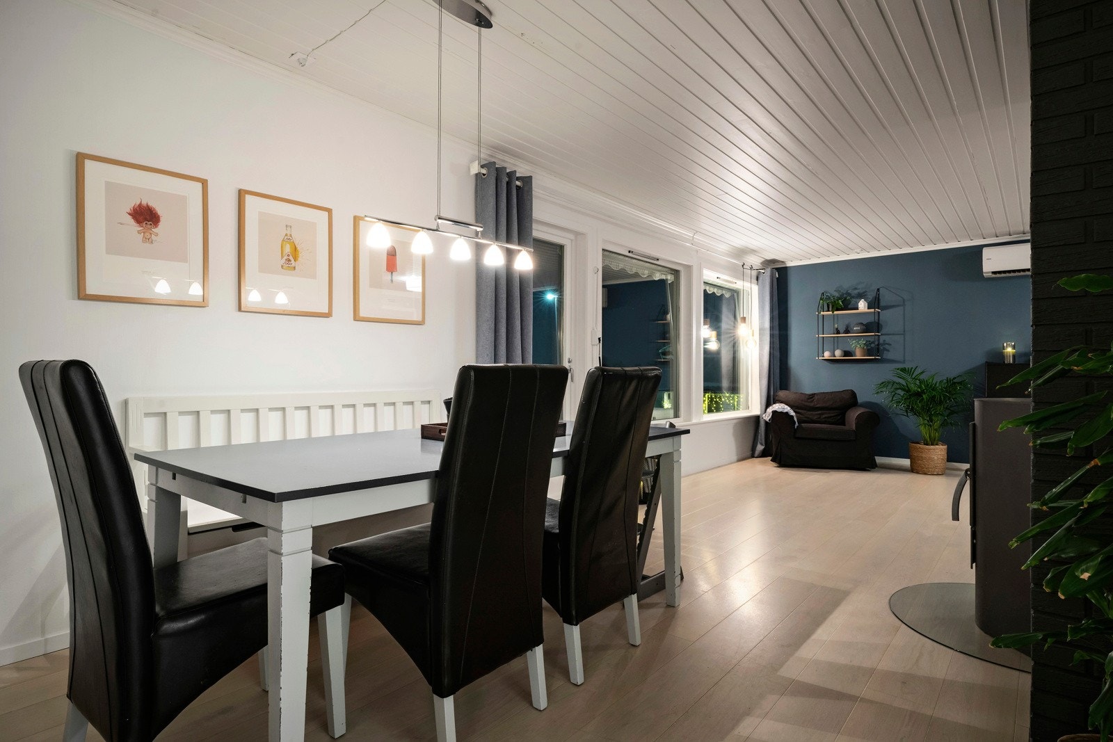 Det er god plass til stor spisestue på stuen. Galleribilde