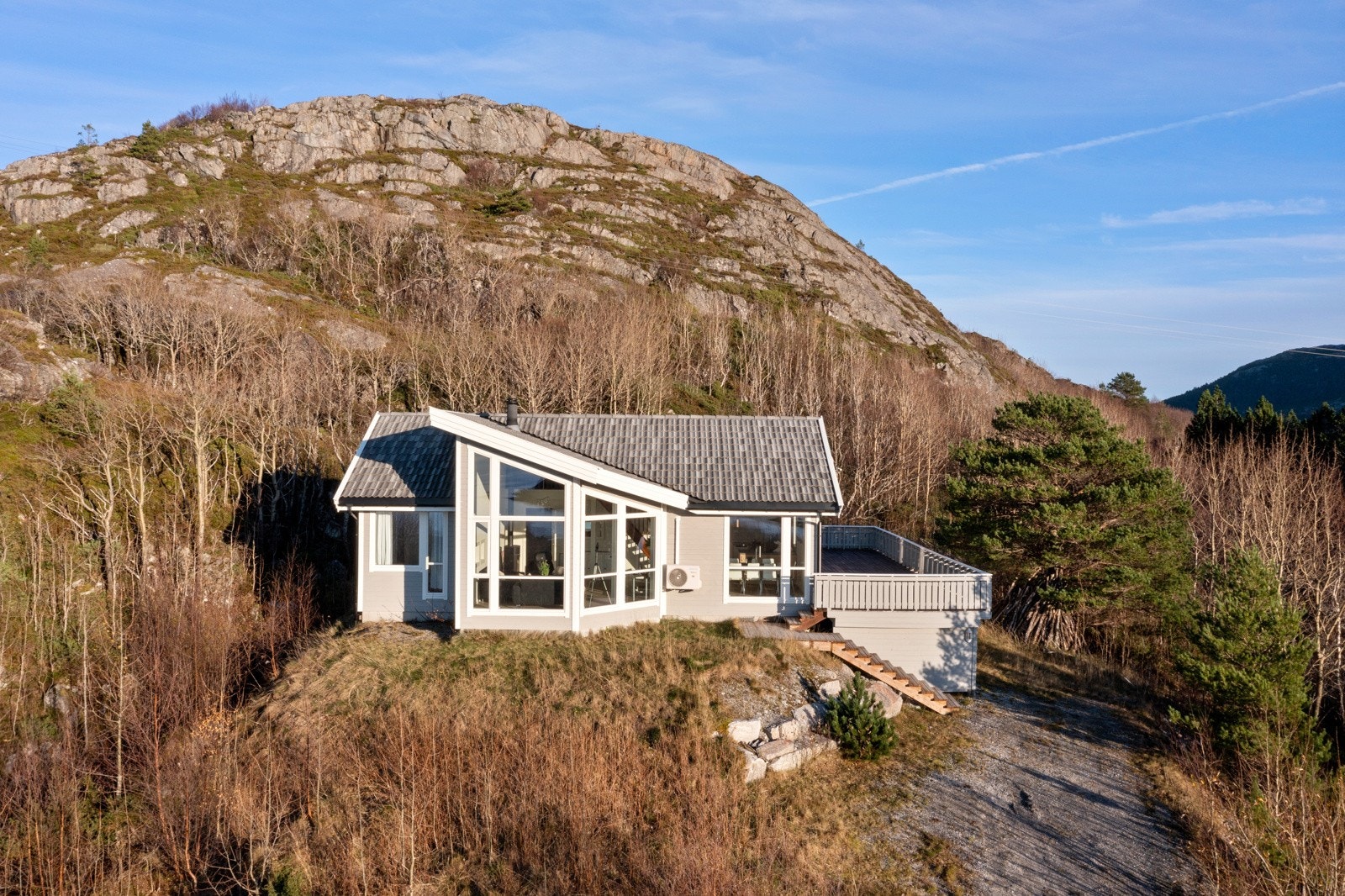 Beliggende for seg selv, høyt i terrenget og skjermet for innsyn. Galleribilde