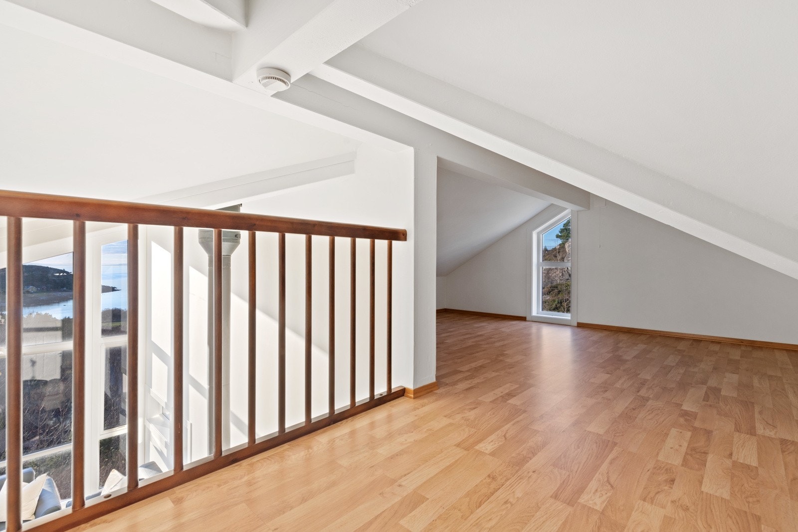 Hytta har hemløsning med mye gulvareal. (For lav takhøyde for at arealet er målbart). Galleribilde