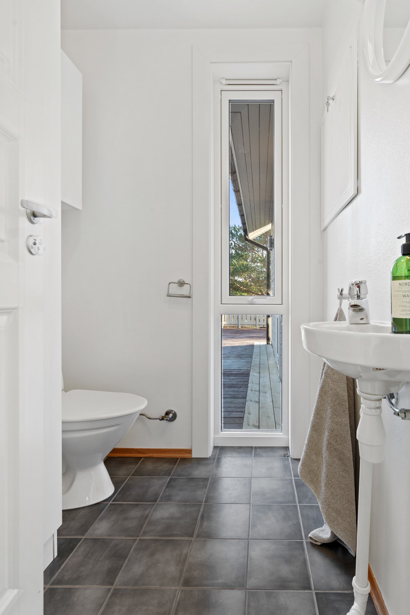 Hytta har et ekstra toalettrom. Galleribilde