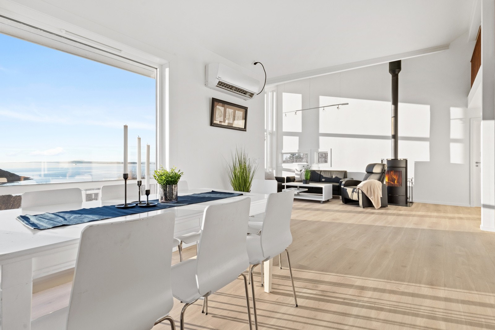 Spisestuen har sin naturlige plassering i overgang mellom stue og kjøkken. Galleribilde