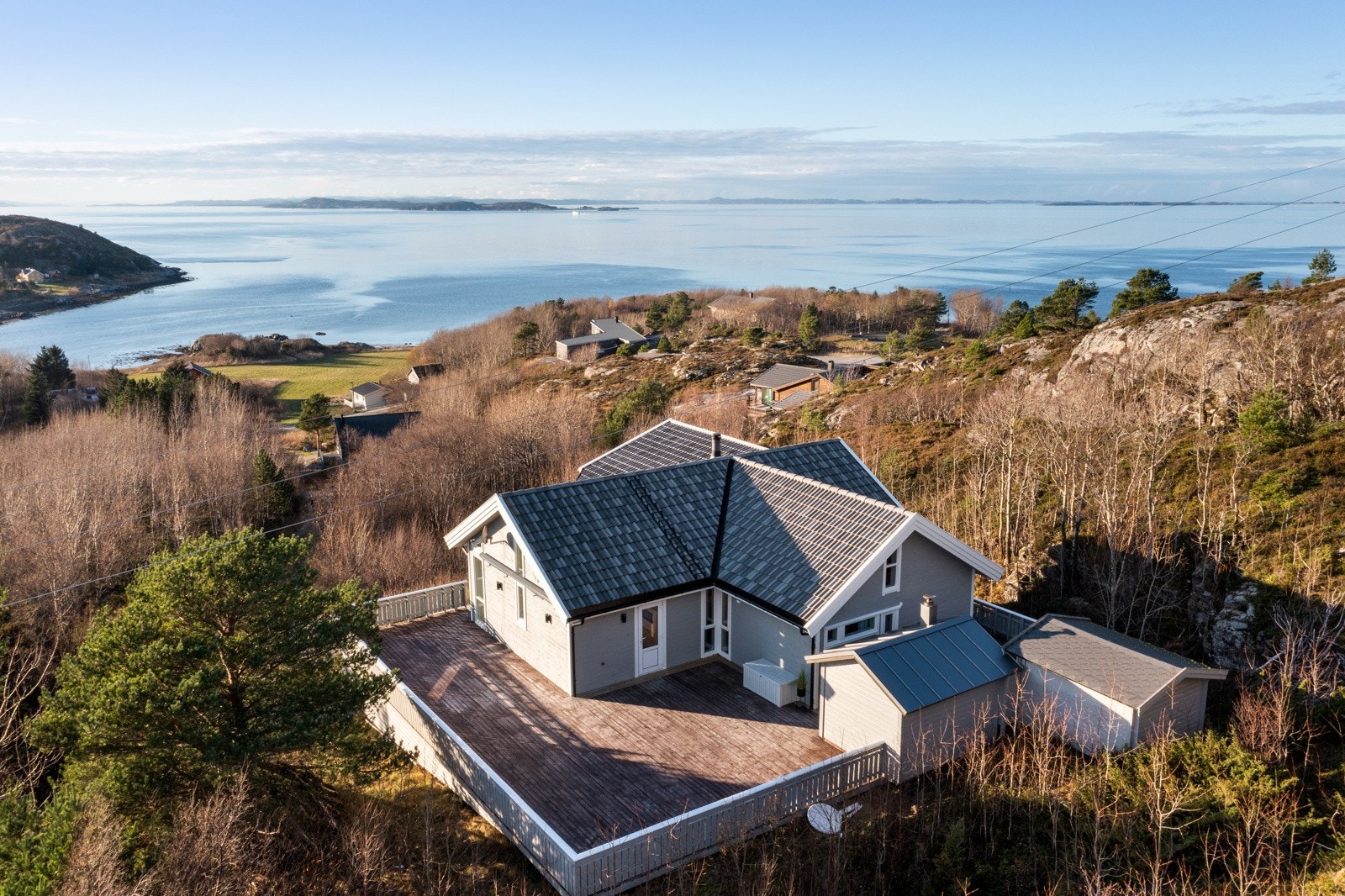 Velkommen til Rishaugen og denne flotte hytta. Hytta har vært gjennom flere store oppgraderinger i 2021. Galleribilde