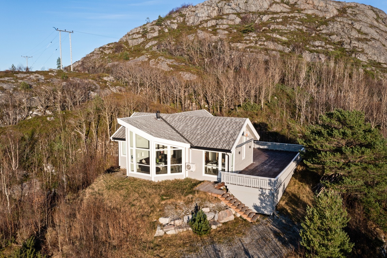 Fritidseiendommen fremstår som svært innholdsrik og har et flott arkitektonisk uttrykk. Galleribilde