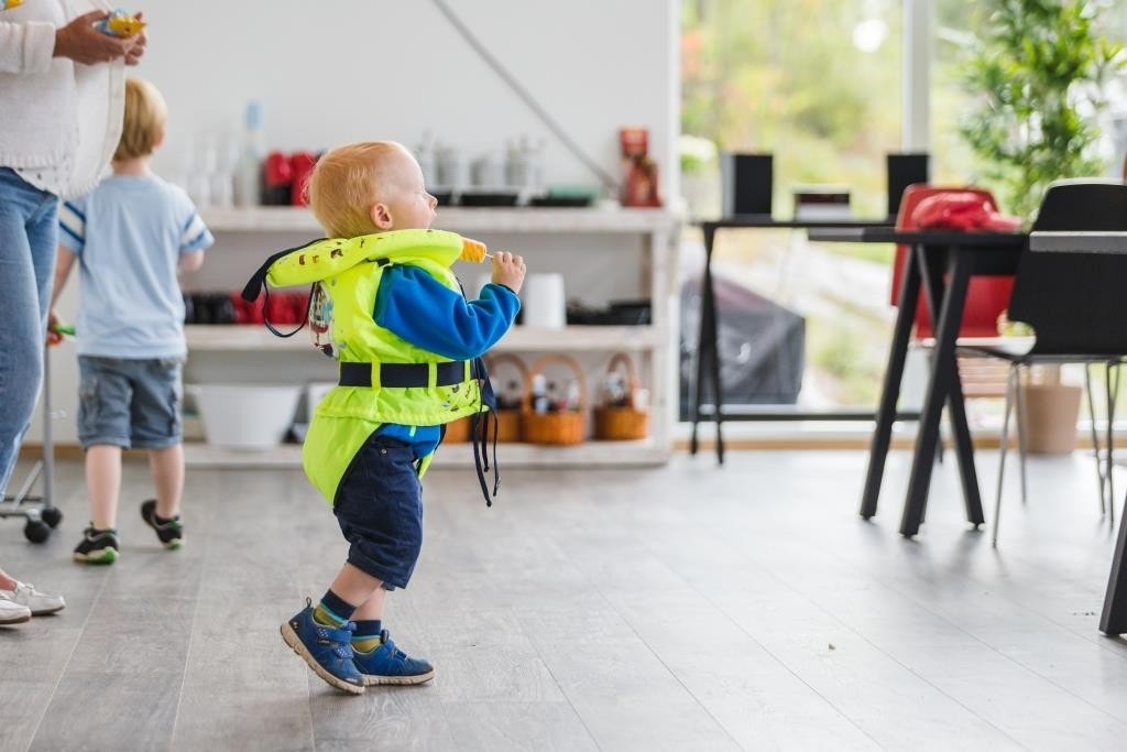kjekt med kafe og issalg på øya Galleribilde