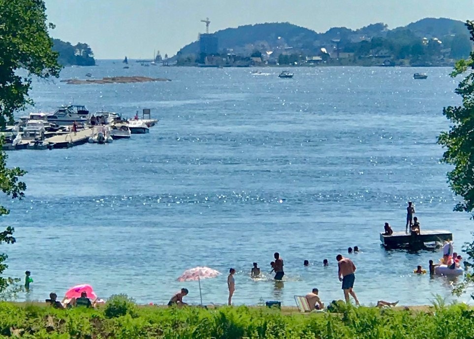 Badestrand ved hytteområdet Galleribilde