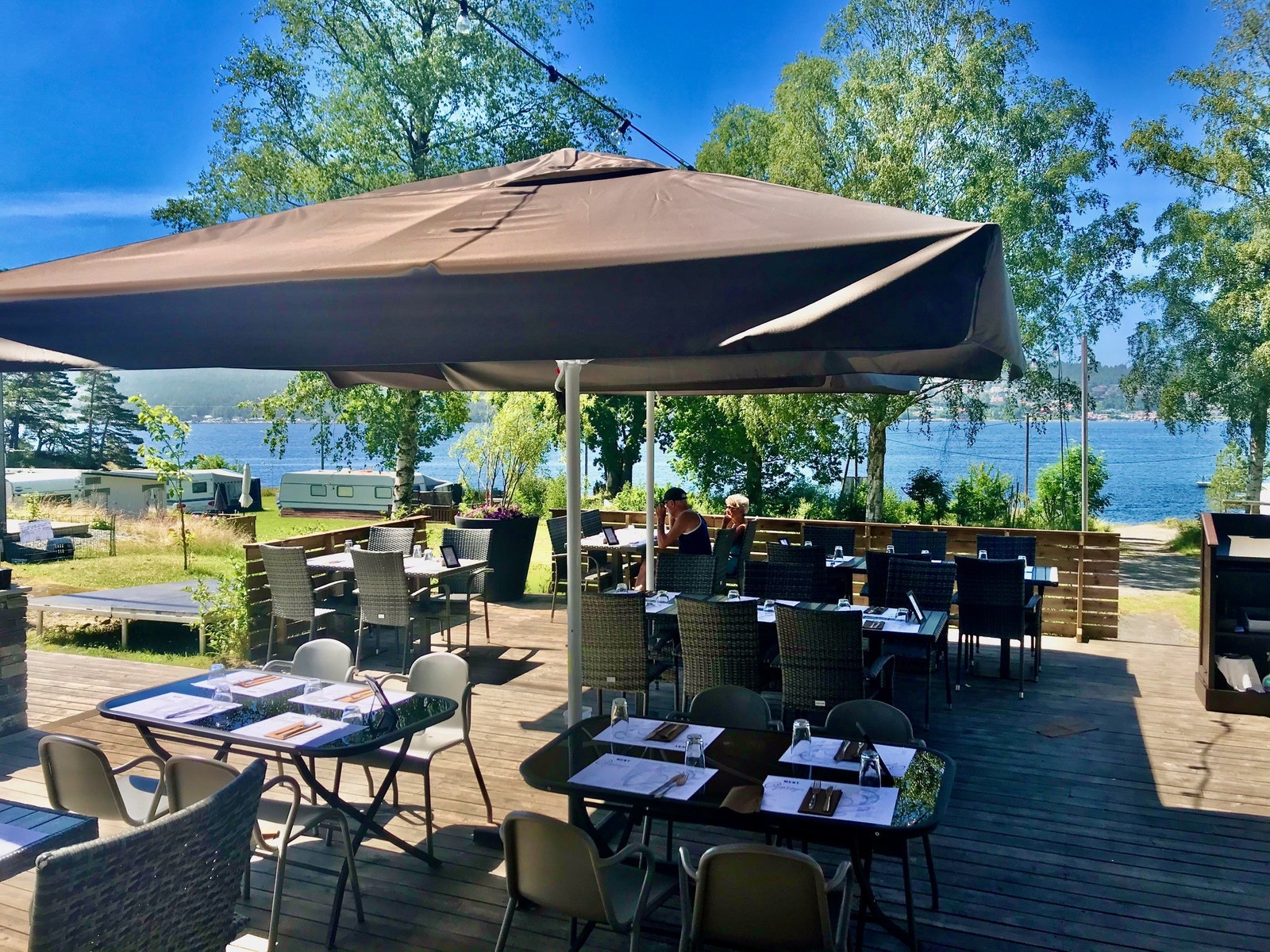 vestvendt terrasse på kaféen Galleribilde