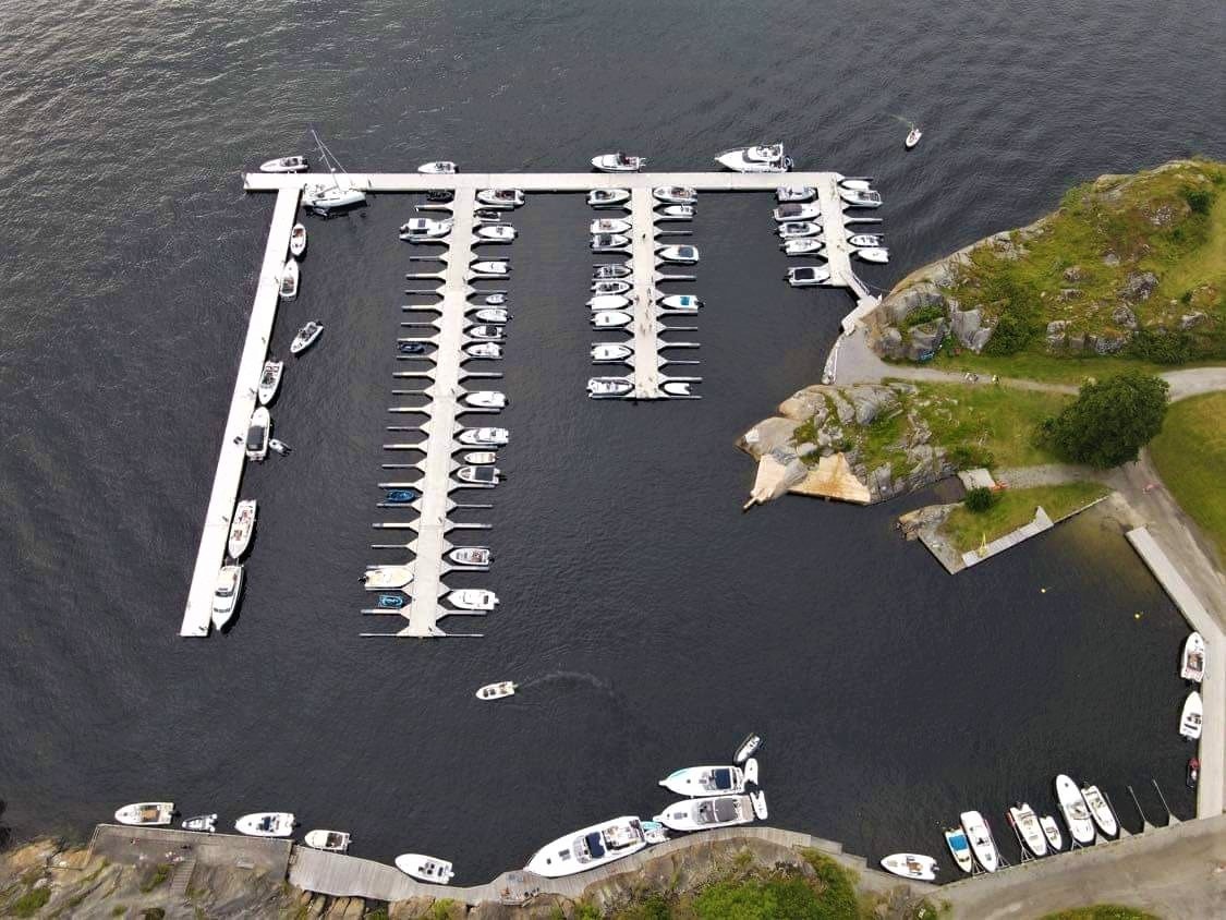 Felles bryggeanlegg med gjesteplasser Galleribilde