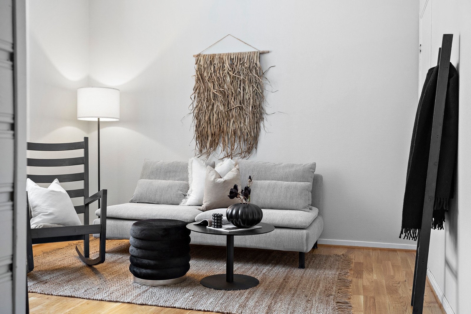 Stuen er på 13 m², med god plass til ulike møbleringsmuligheter Galleribilde