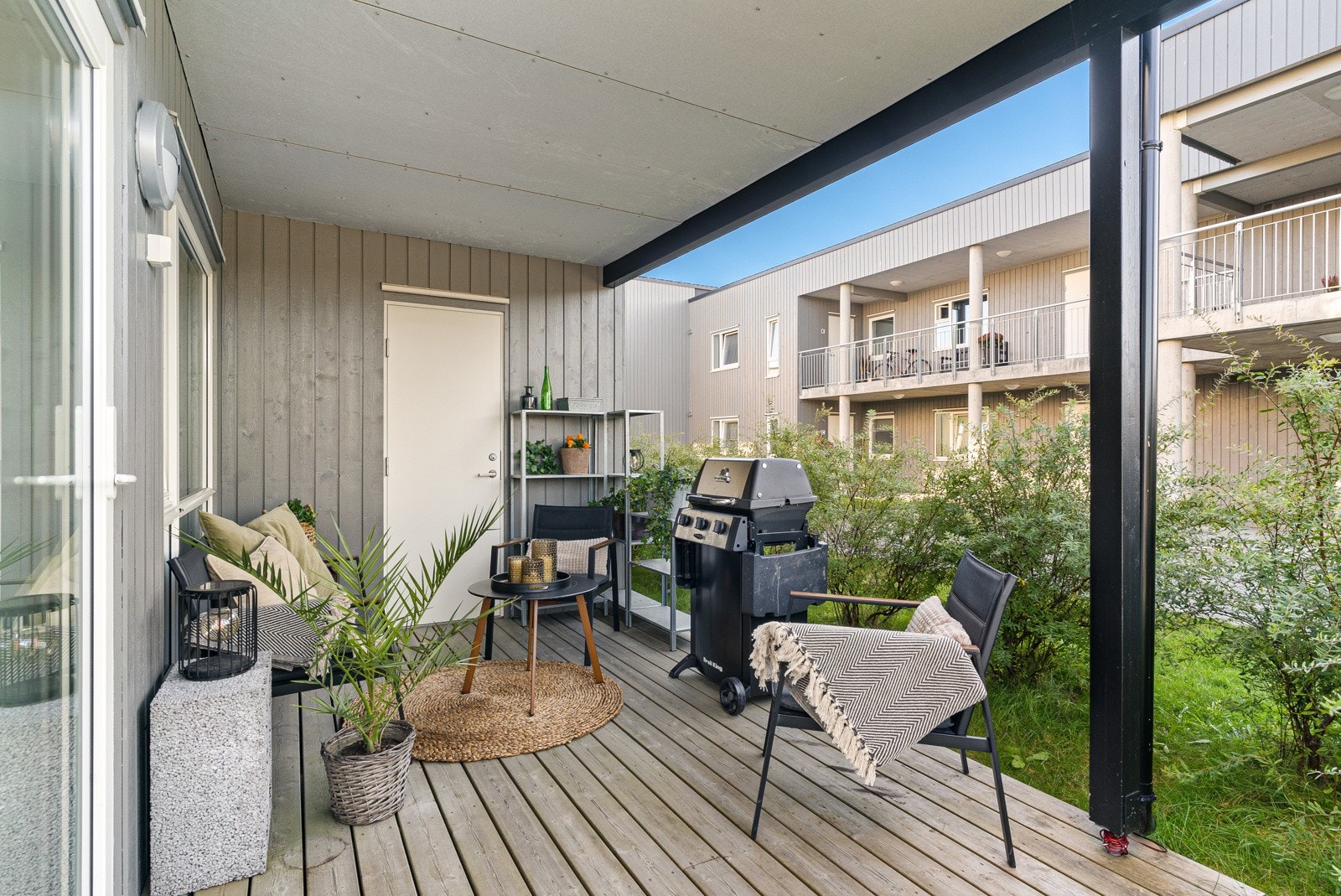 I tilknytning til terrassen er det en praktisk bod for ekstra oppbevaringsplass Galleribilde