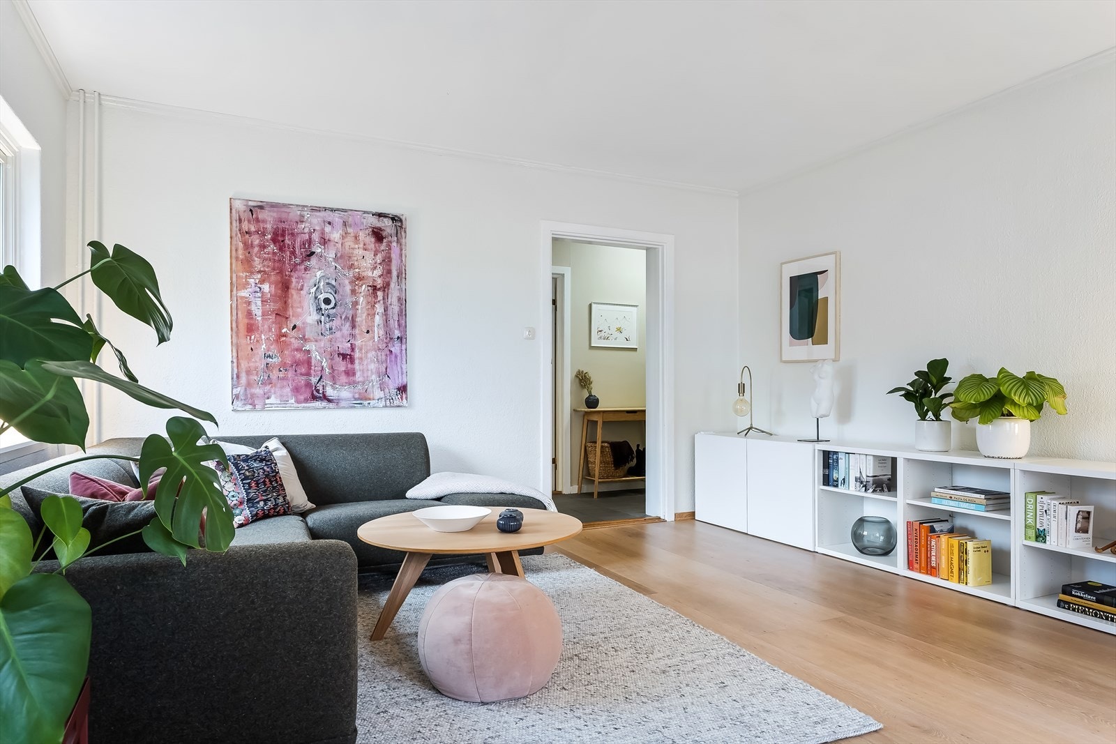 Takhøyde i stue er målt til 2,51 m. Galleribilde