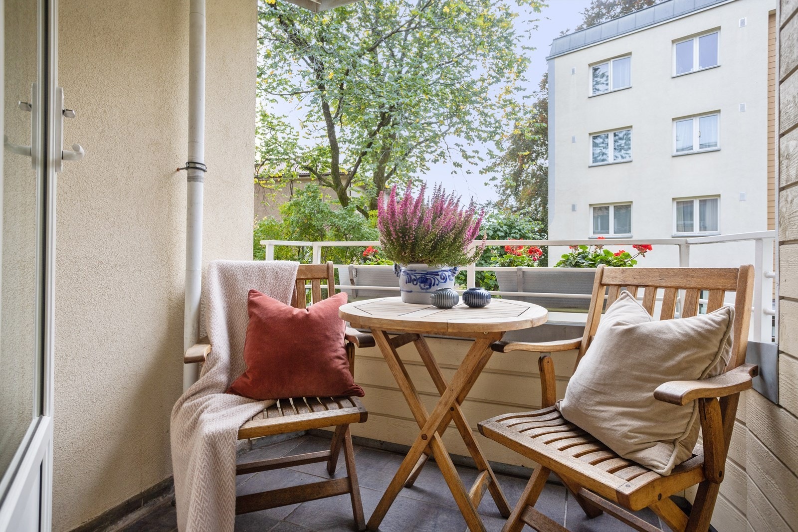 Sydvestvendt balkong med gode solforhold. Galleribilde