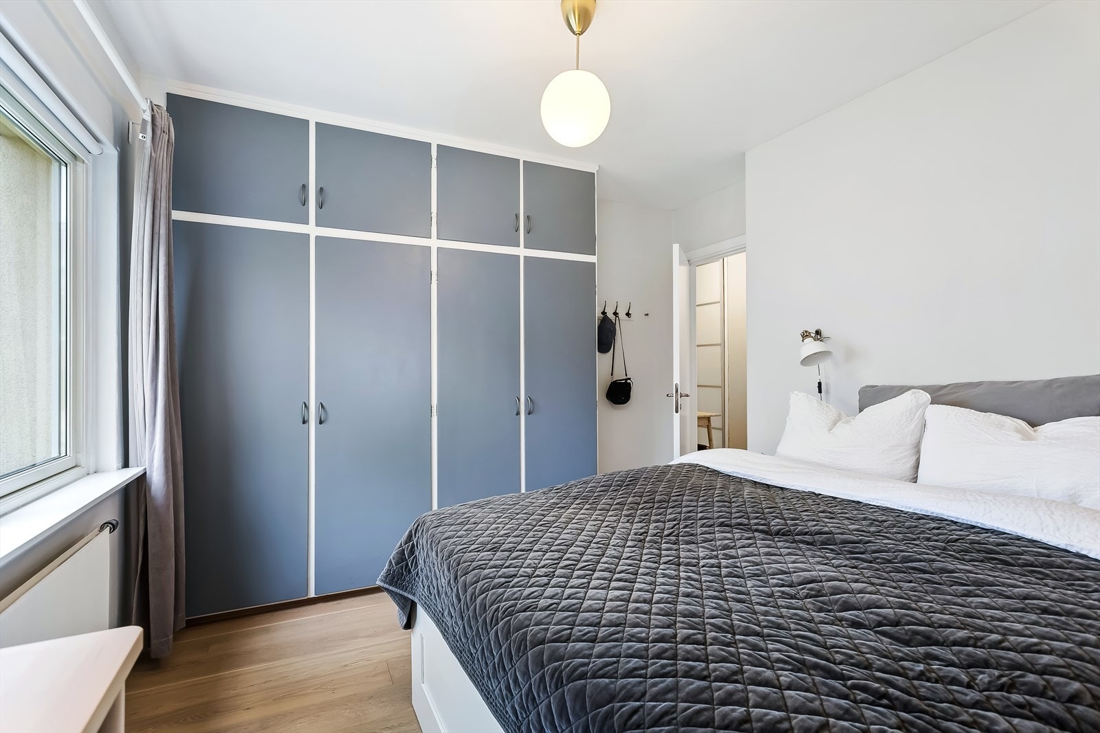 Plassbygde skap sikrer god skapplass. Galleribilde