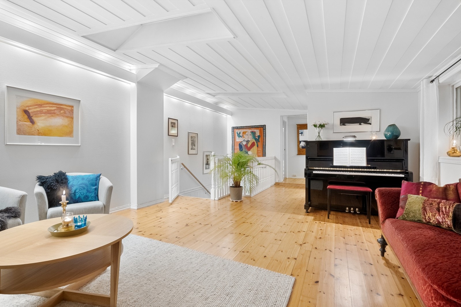 Også her er det god plass til en flere ulike sittegrupper Galleribilde