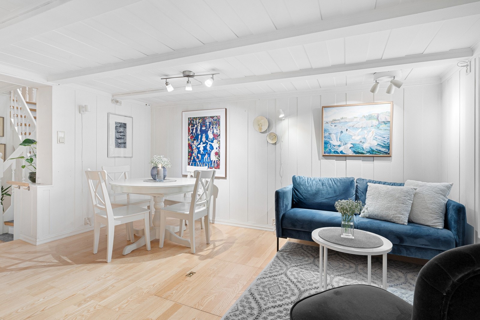 Stuearealet er på hele 22,5 m² med god plass til flere sittegrupper Galleribilde