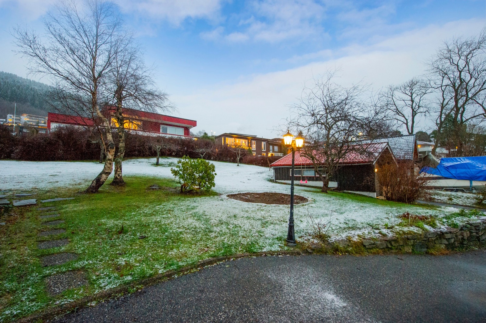 Tomt i lett skrående terreng Galleribilde