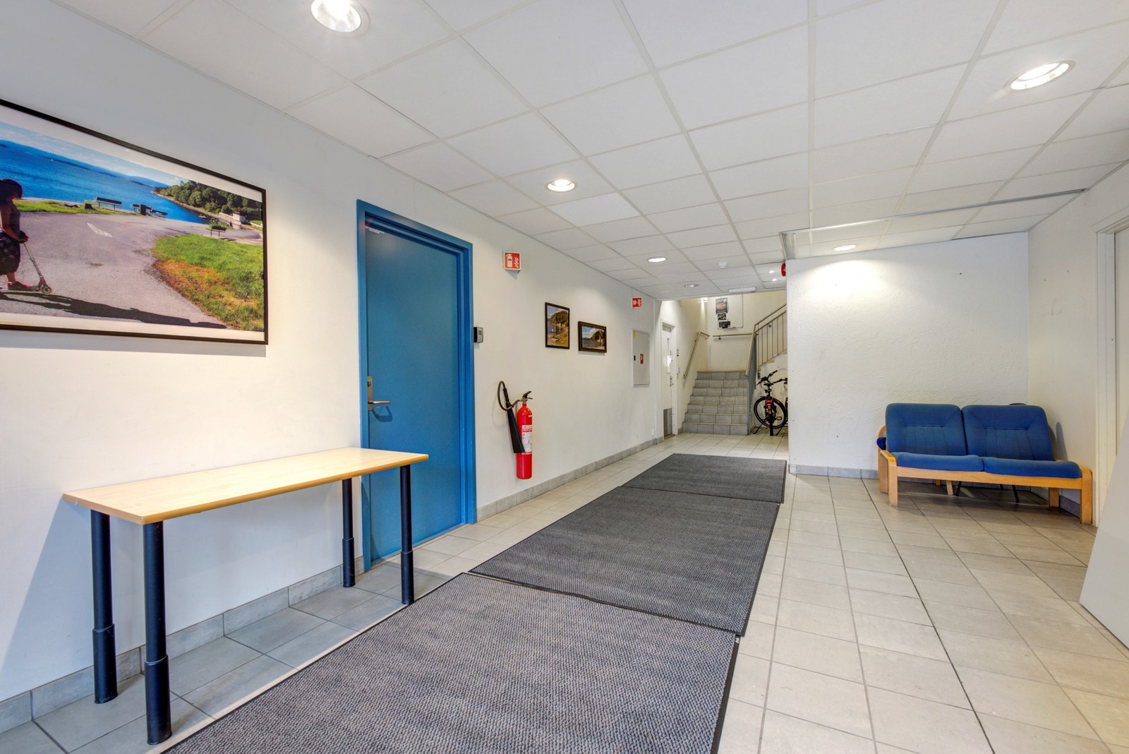 Lyse fellesarealer med heis. Galleribilde