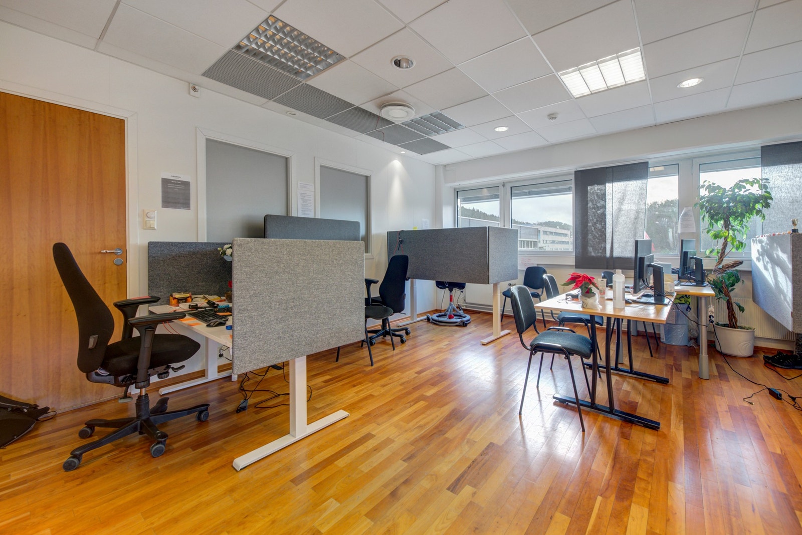 Kontorlandskap på areal skravert i lyseblått på plantegning. Galleribilde