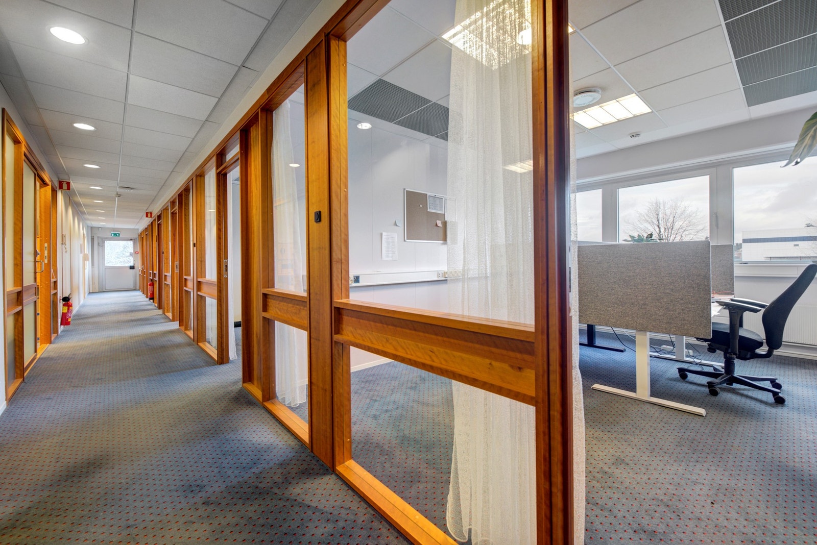 Kontorceller på areal skravert i lyseblått på plantegning. Galleribilde