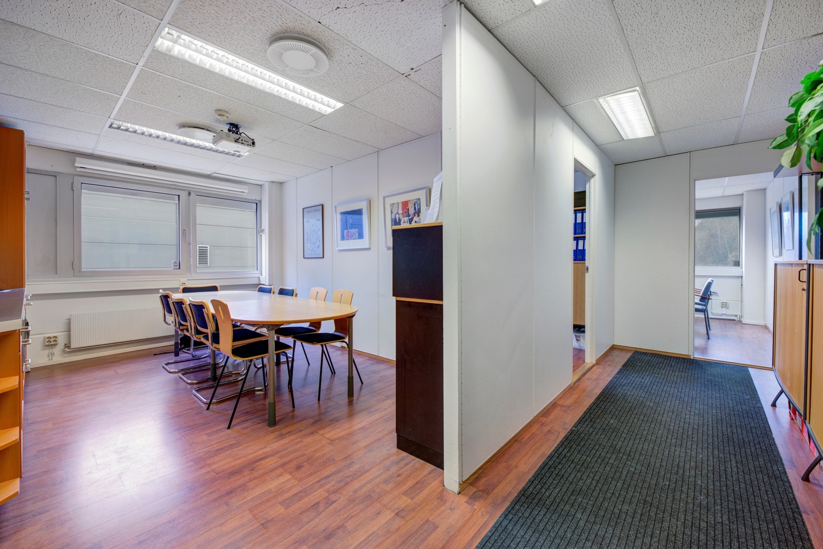 Kjøkken/spiserom ved areal skravert i mørkeblått på plantegning. Galleribilde