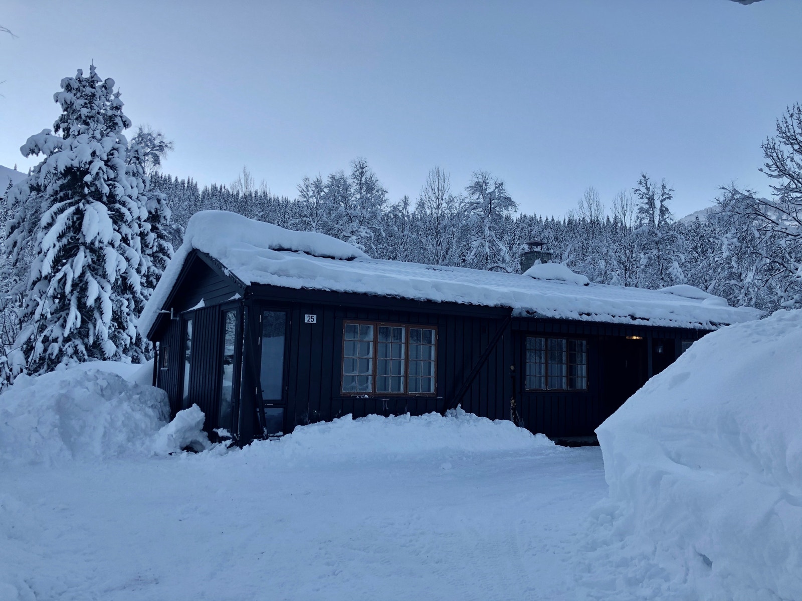Hytta vinter Galleribilde