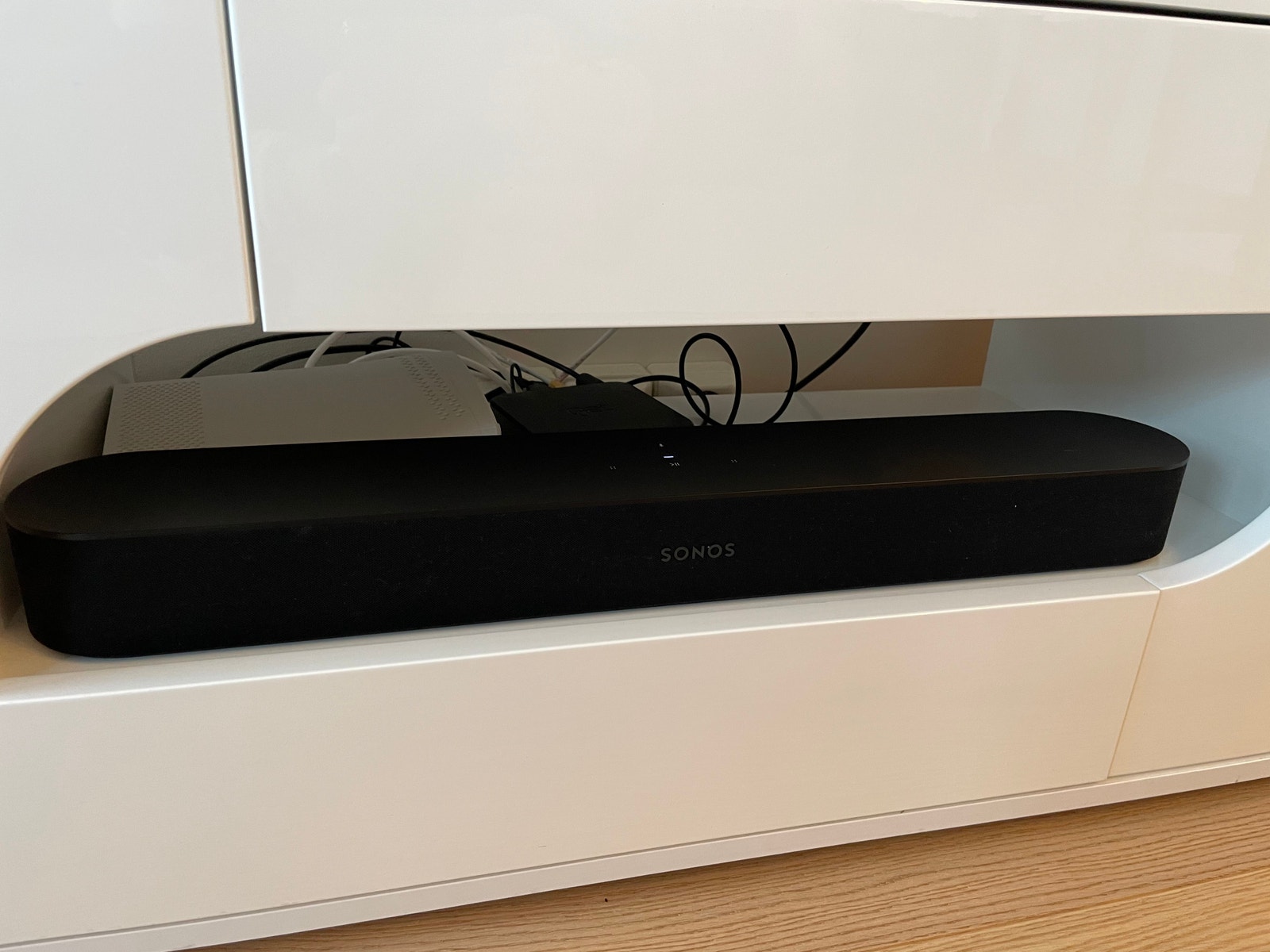 Sonos kinosystem: planke, 2 høyttalere og SUB Galleribilde