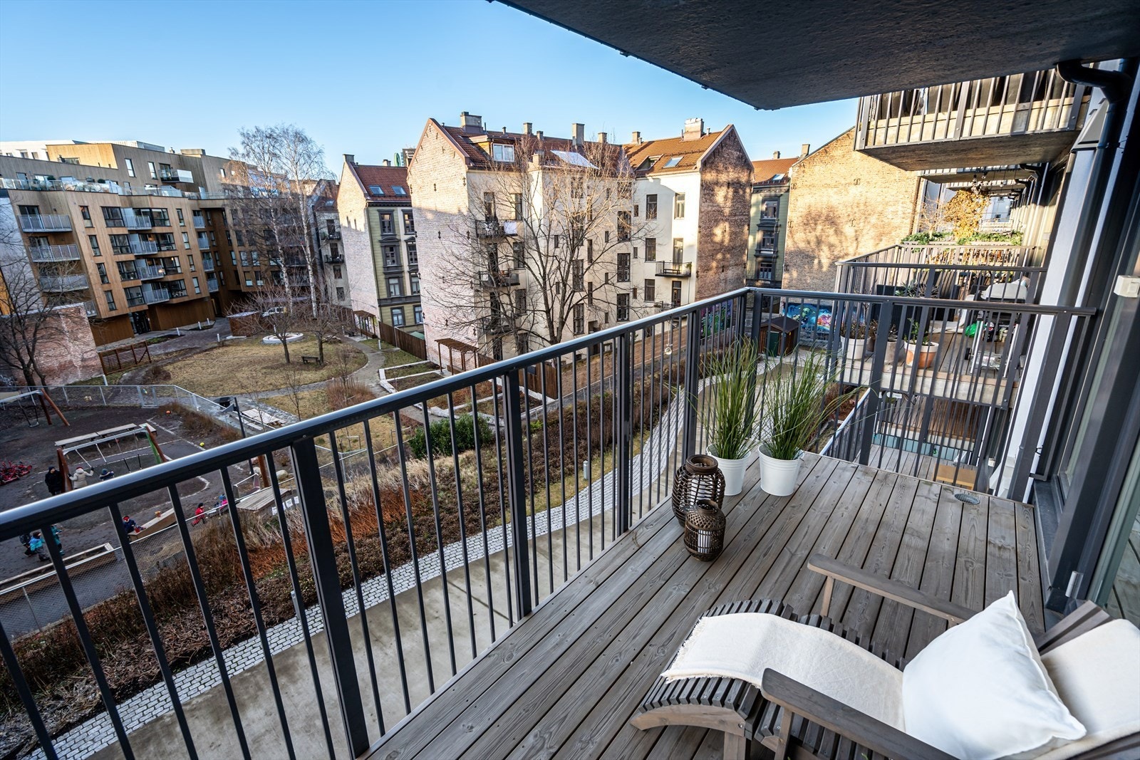 Balkongutsikt. Rolig og stille, ingen veitrafikk eller støy. Galleribilde