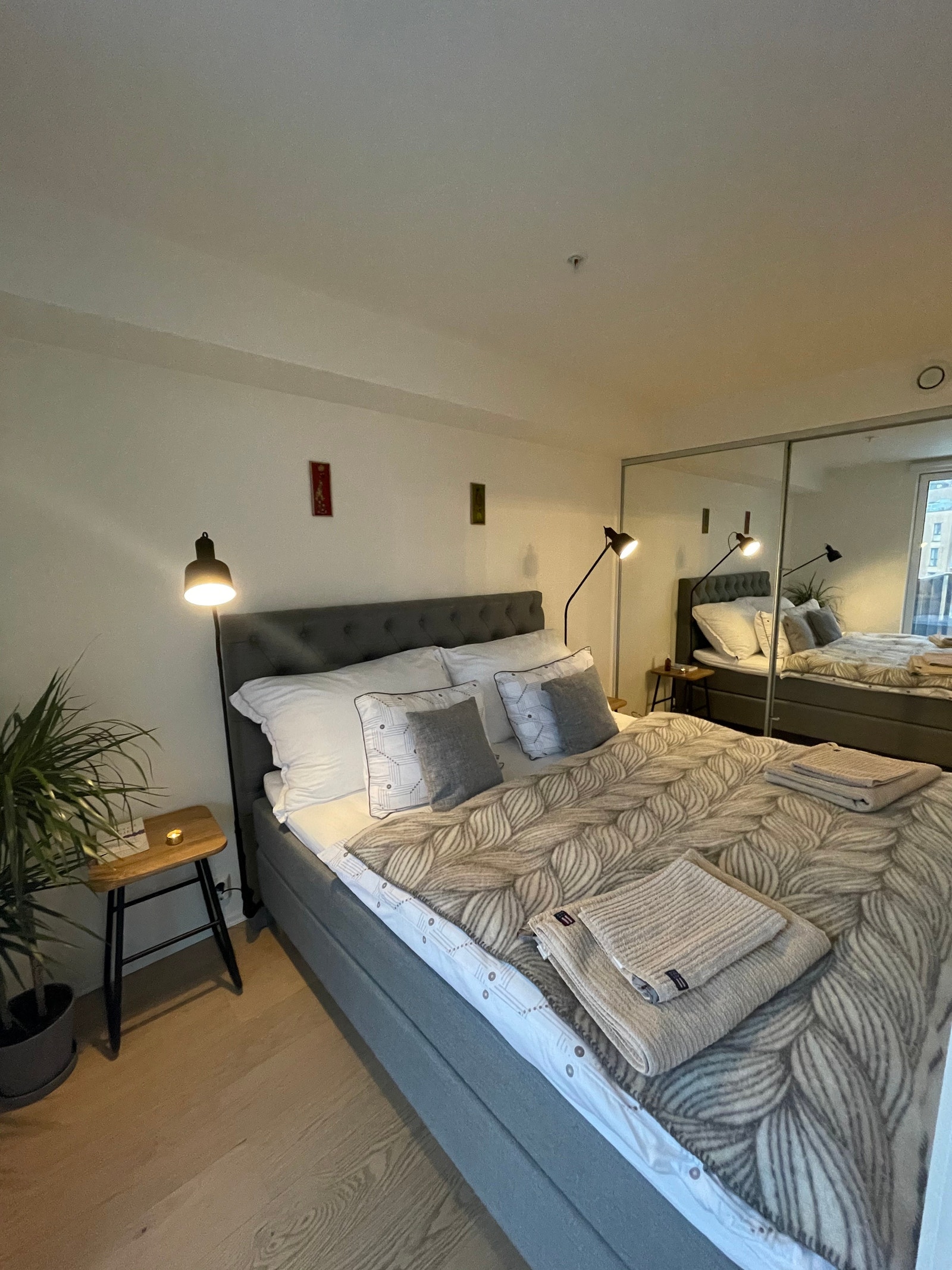 Jensen nattbord og lamper Galleribilde