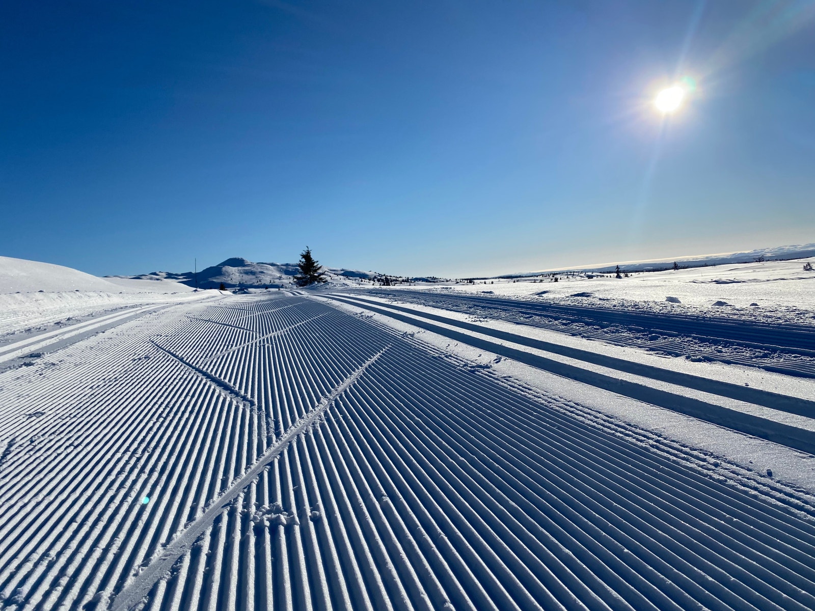 Skiløypa mellom Fagerhøy og Skeikampen med bred skøytetrasè Galleribilde