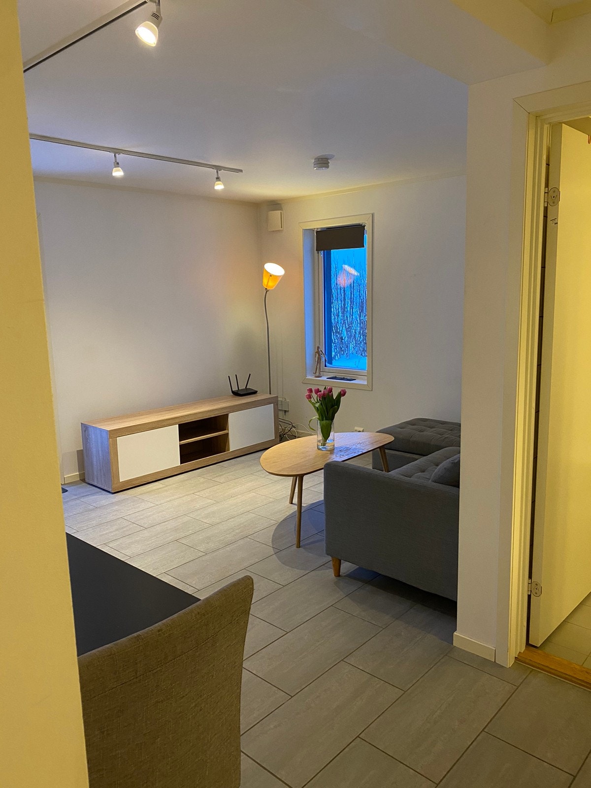 Stuen sett fra sovealkoven. Galleribilde