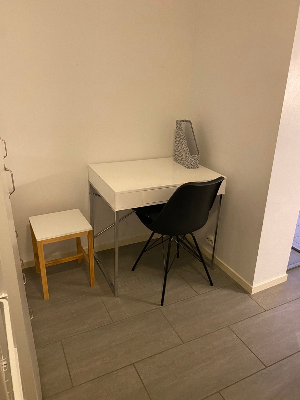 Plass til et lite skrivebord på soverommet. Galleribilde