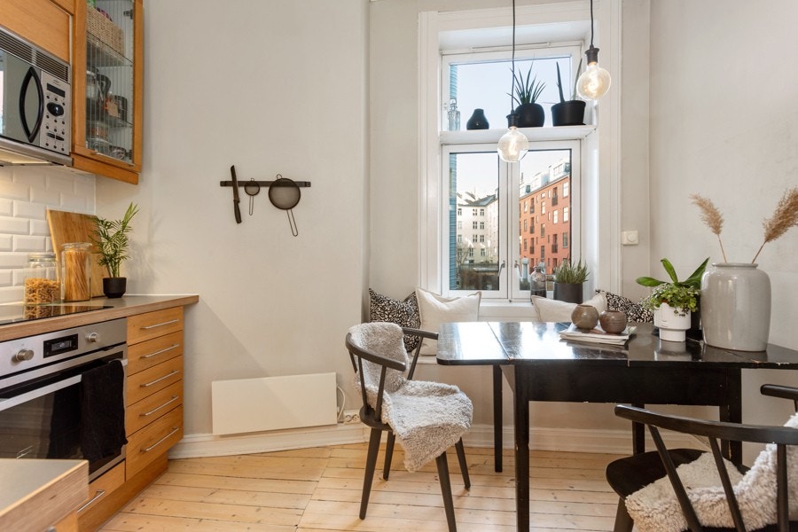 Kjøkken med spiseplass Galleribilde