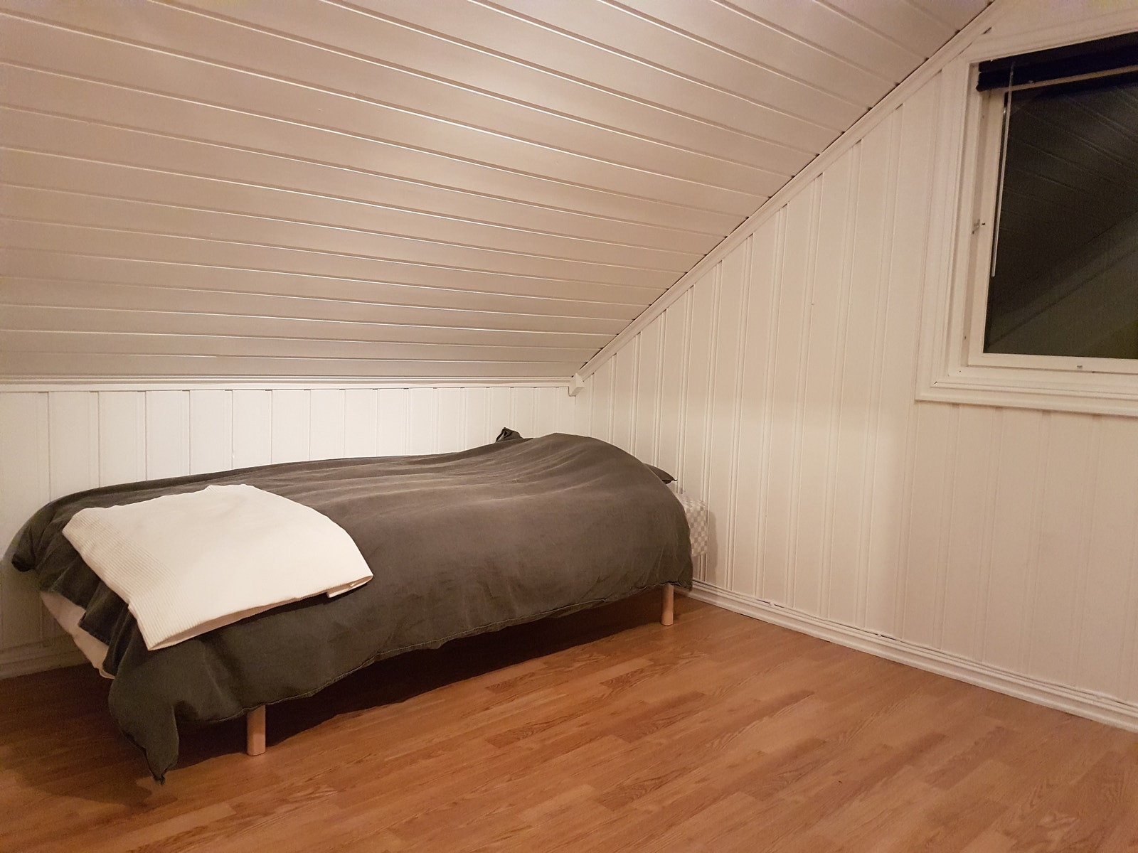 Rom 2, ca 14 kvm oppe Galleribilde