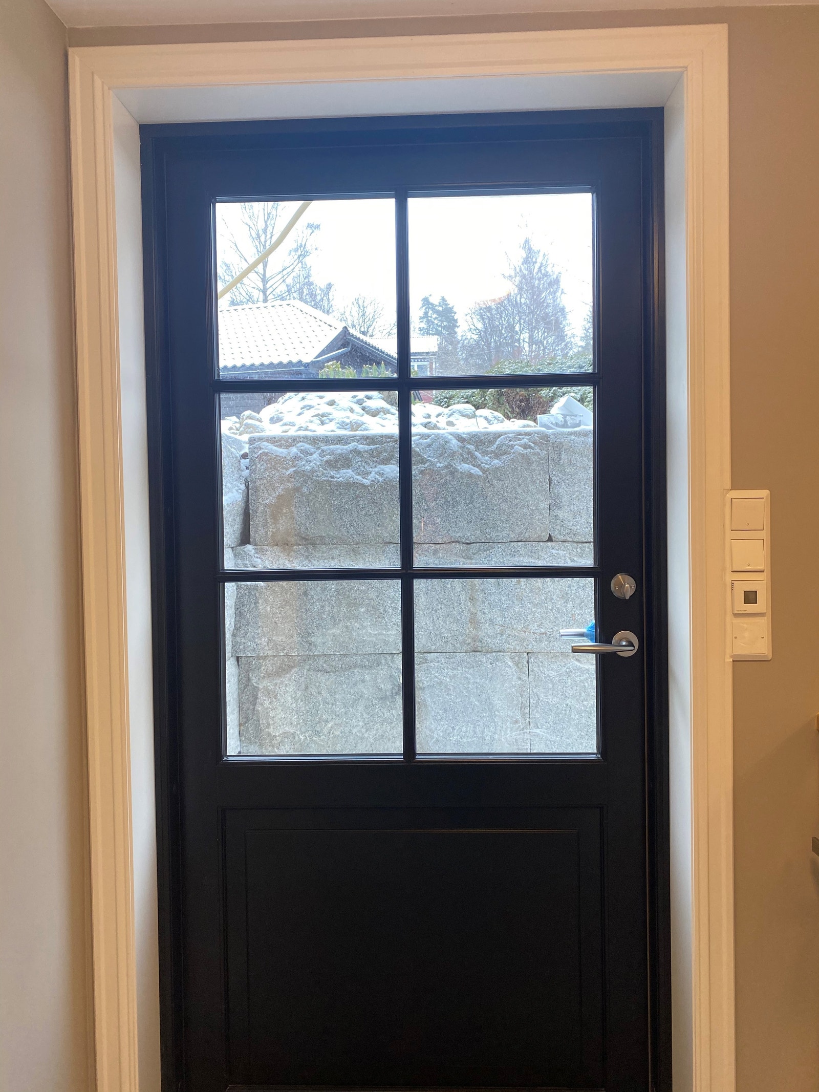 Stor og lys inngangsdør Galleribilde