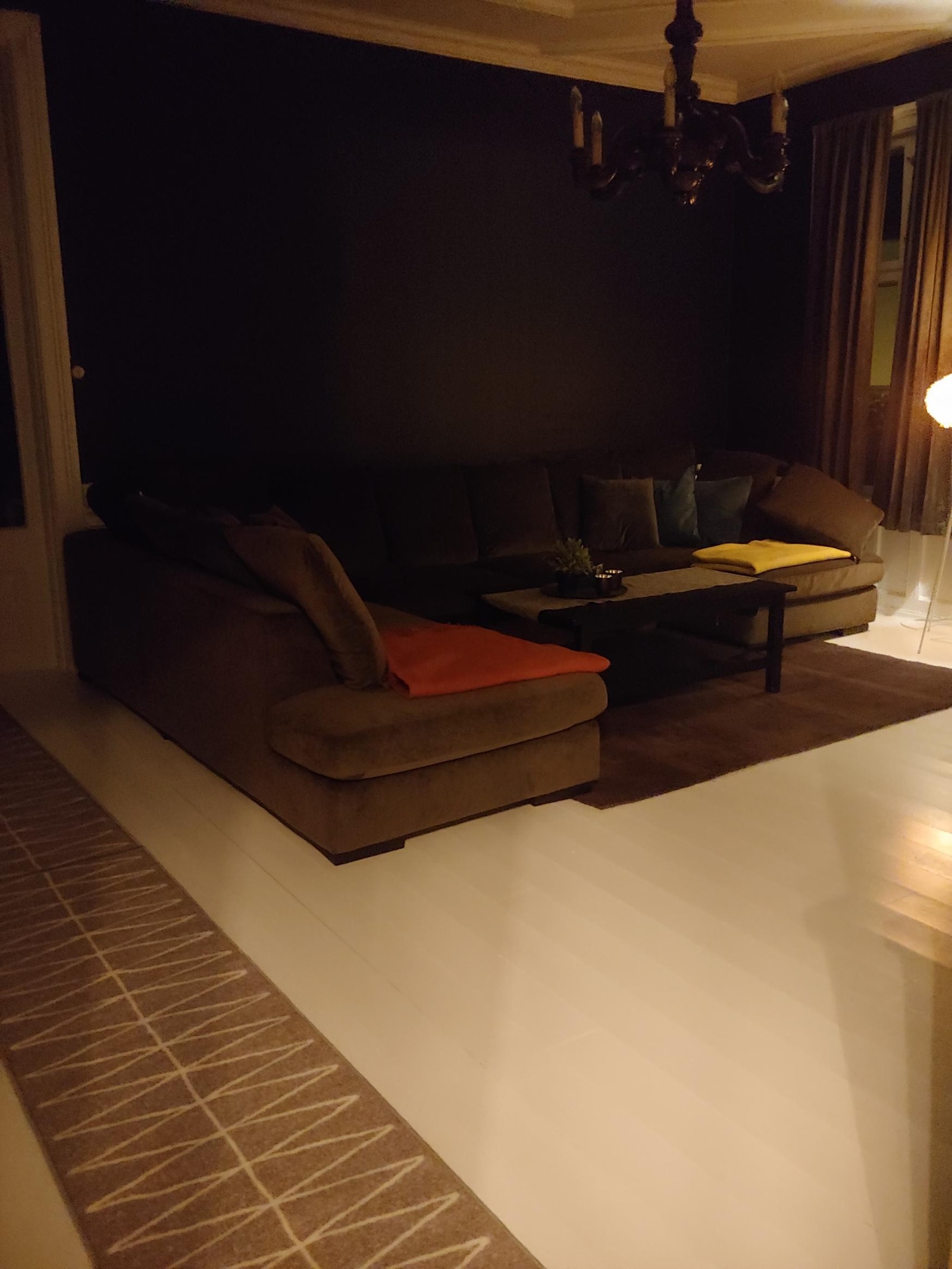 Møblert Galleribilde