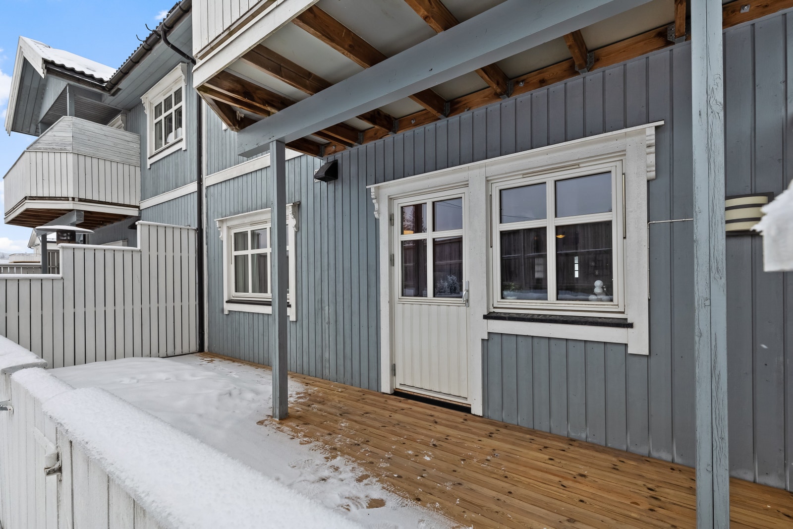 Sørvendt terrasse. Galleribilde