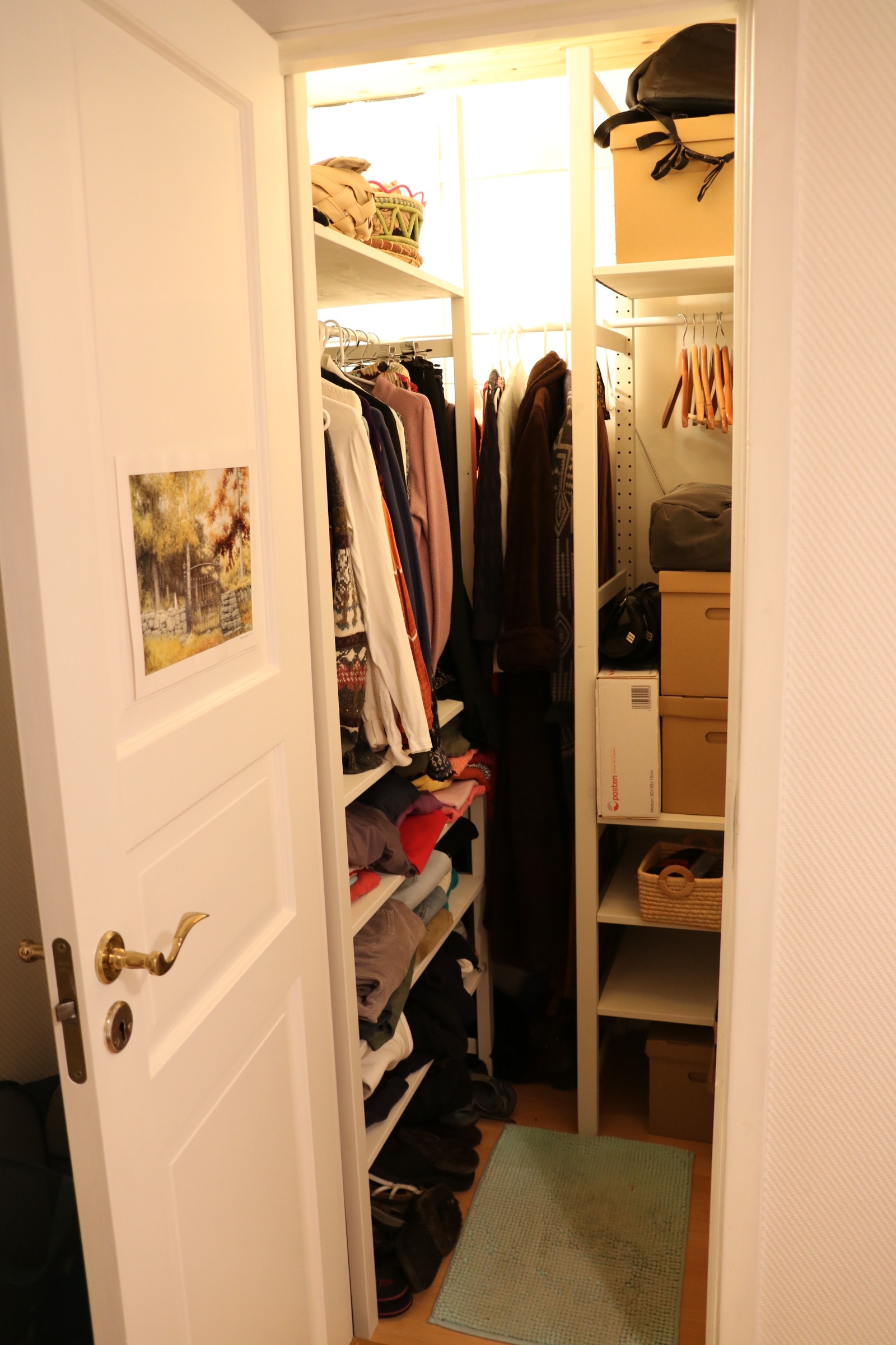 Walk in closet i soverom 1 Galleribilde
