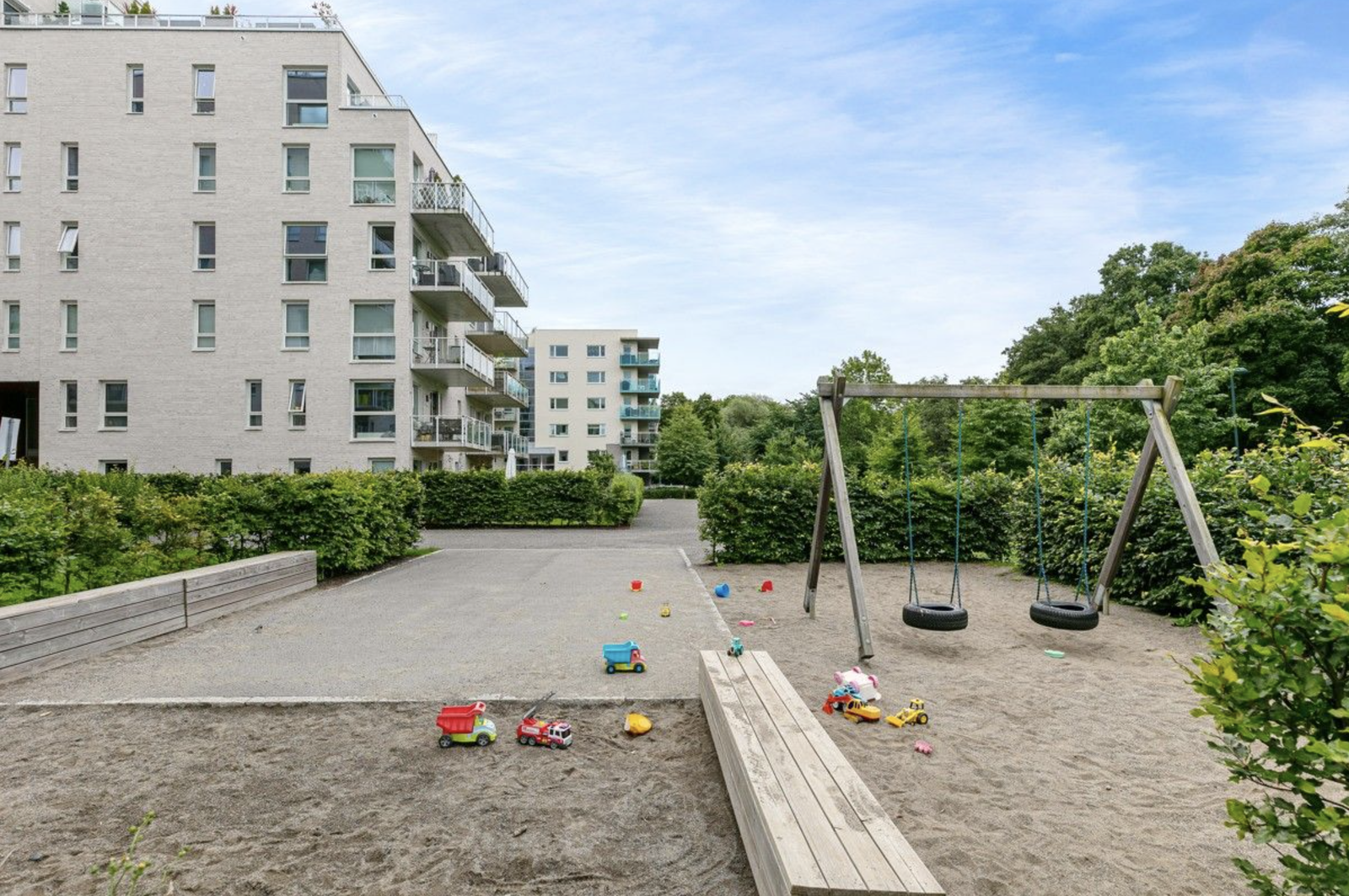 Lekeplass rett utenfor leiligheten Galleribilde