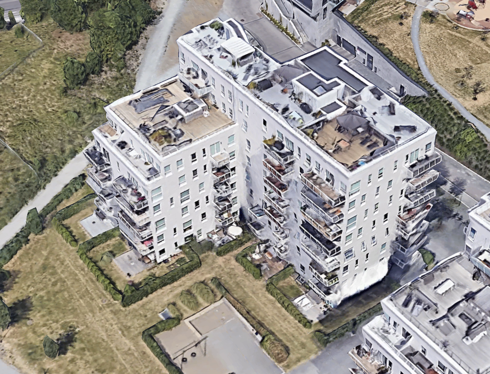 Fra Google - hvit parasoll mitt i bildet markerer uteplassen Galleribilde