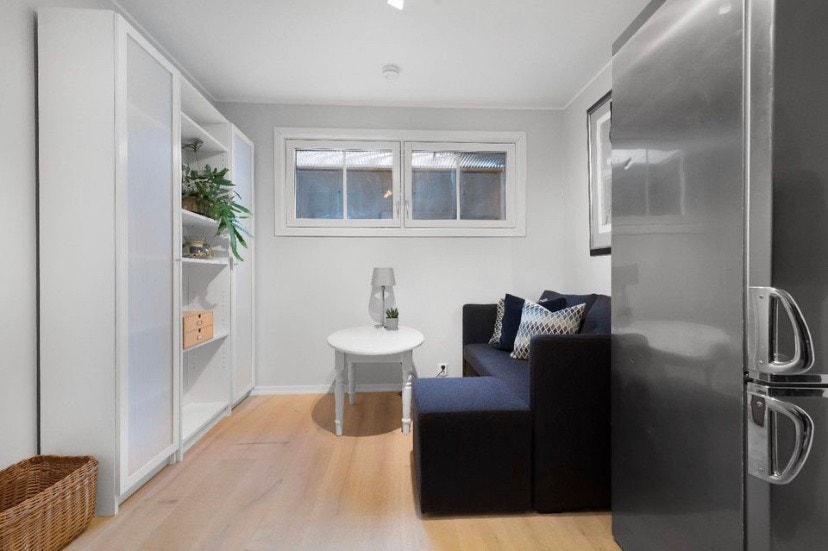 Koselig stue med praktiske møbler Galleribilde