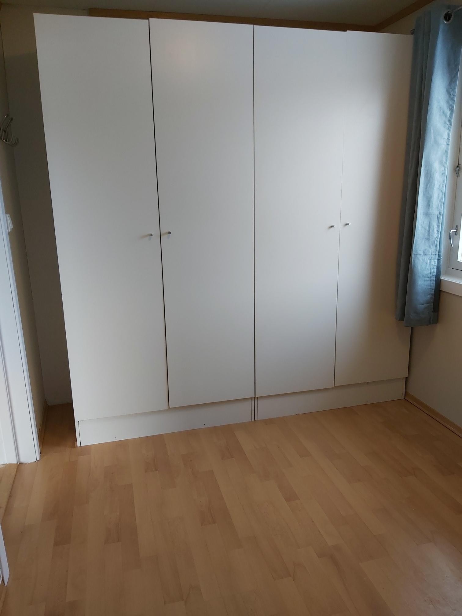 Garderobeskap på soverom Galleribilde