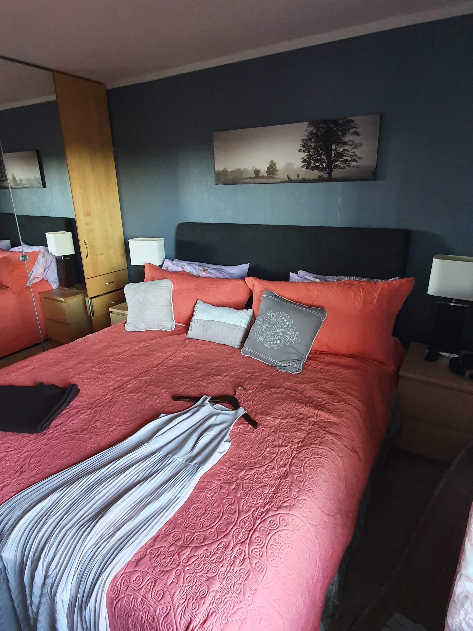 Hovedsoverom tilknyttet walk-in garderobe Galleribilde