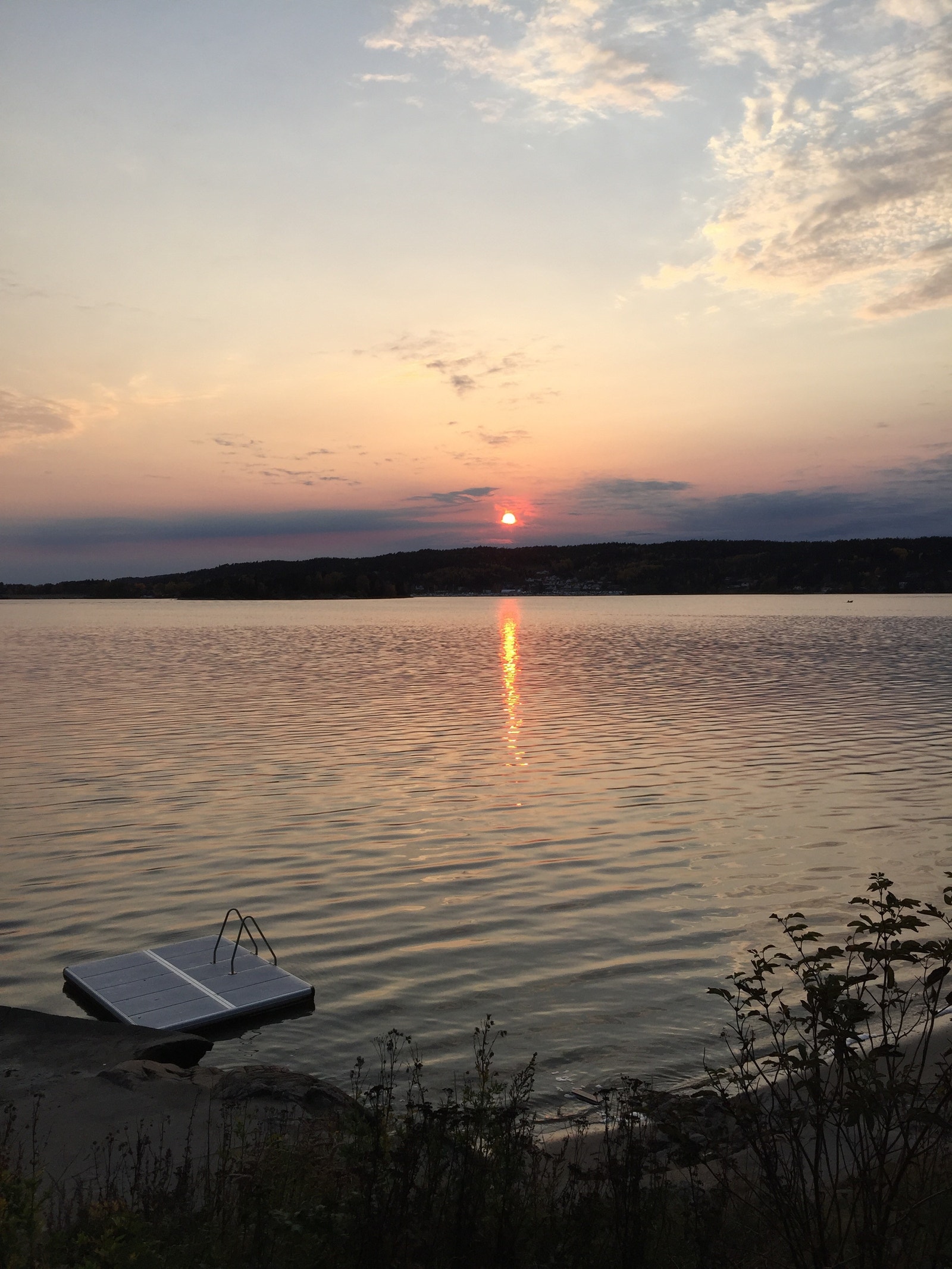 Bilde tatt av hytteeierne på stranden en sen sommerkveld Galleribilde