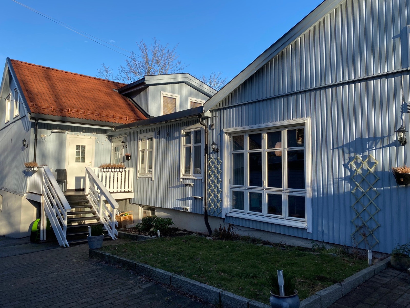 Stuevinduet med hageflekk utenfor Galleribilde