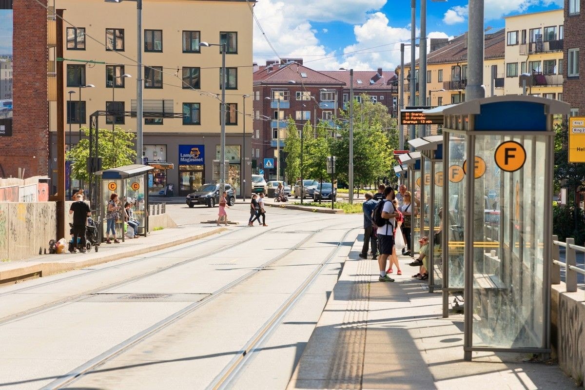 Carl Berners plass, et av byens beste knutepunkt for kollektivtransport ligger innen få minutters gangavstand Galleribilde