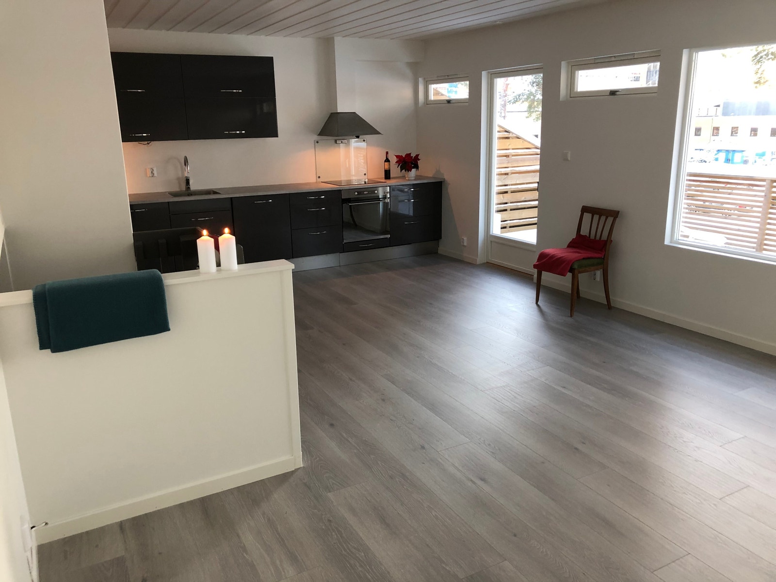 Stor stue med stor veranda. Galleribilde